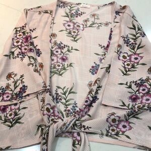 Vaneu Wrap top 3/4 Sleeve Floral Blush pink Size Small - Bell Sleeve- knot